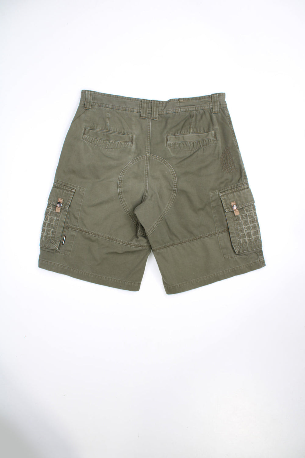 Vintage Oakley cargo shorts in khaki green. Features stitch detailing.