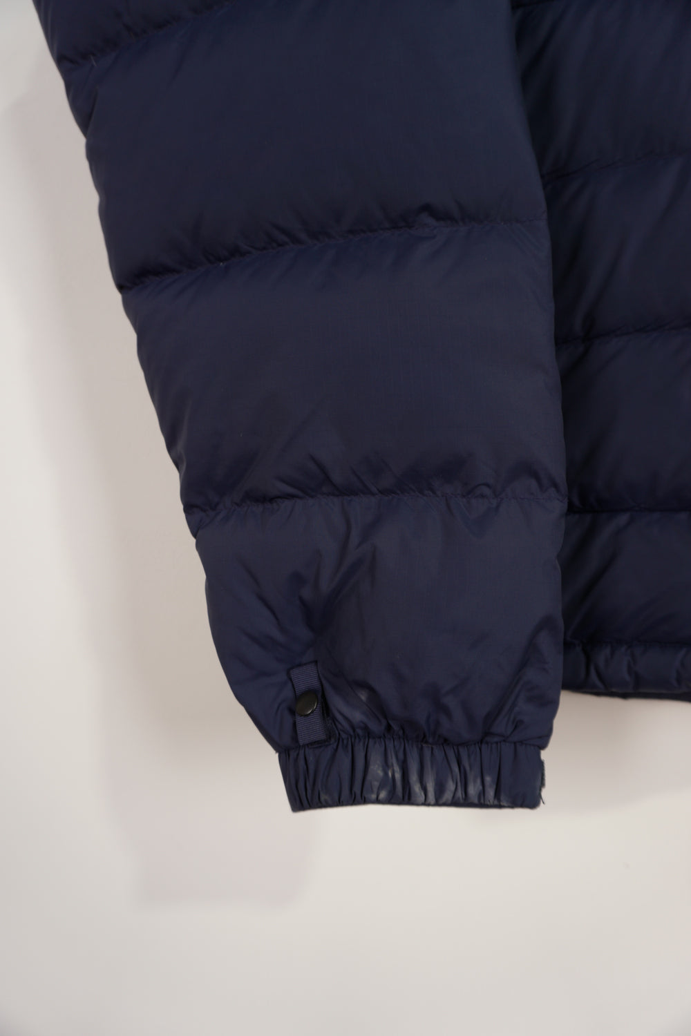 Navy blue The North Face 700 puffer jacket with embroidered logos and zip up pockets