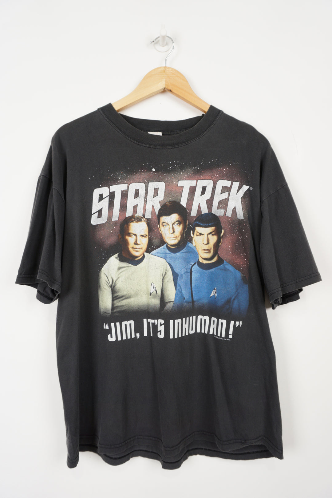 1995 Star Trek Graphic T-shirt, Licensed by Paramount Pictures. Print in good condition, slight cracking because of age. 90s single stitch t-shirt in good condition and neckline in good shape. 