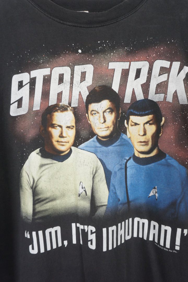 1995 Star Trek Graphic T-shirt, Licensed by Paramount Pictures. Print in good condition, slight cracking because of age. 90s single stitch t-shirt in good condition and neckline in good shape. 