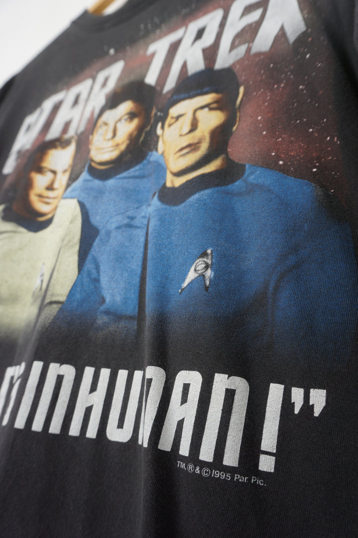 1995 Star Trek Graphic T-shirt, Licensed by Paramount Pictures. Print in good condition, slight cracking because of age. 90s single stitch t-shirt in good condition and neckline in good shape. 