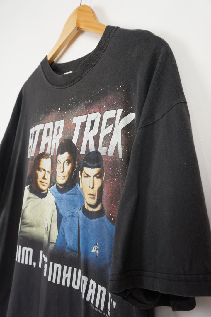 1995 Star Trek Graphic T-shirt, Licensed by Paramount Pictures. Print in good condition, slight cracking because of age. 90s single stitch t-shirt in good condition and neckline in good shape. 