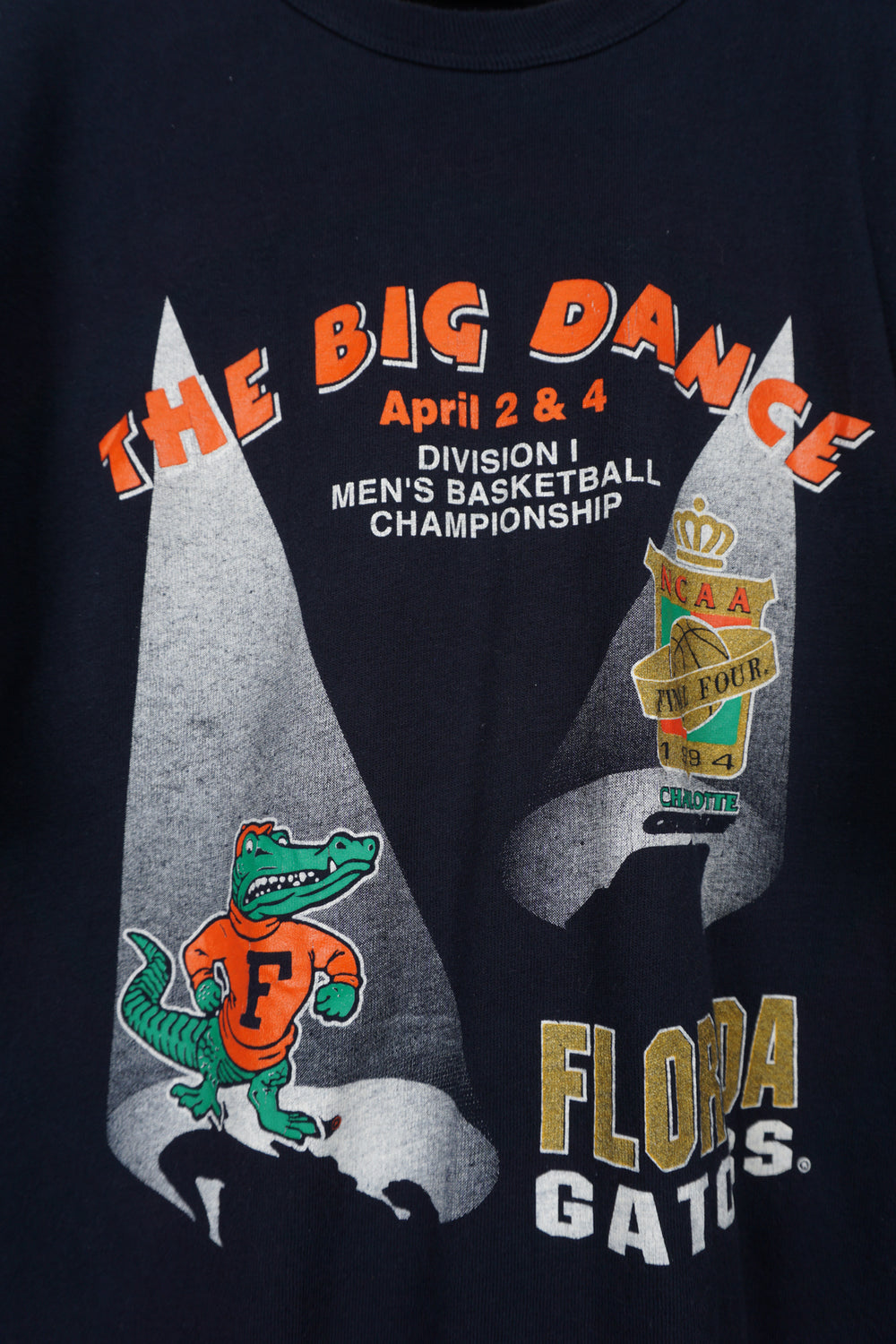 Vintage 1994 The Big Dance NCAA Florida Gators Basketball Graphic Single Stitch Navy T-shirt Good condition- slight cracking on print Size in Label: XL 