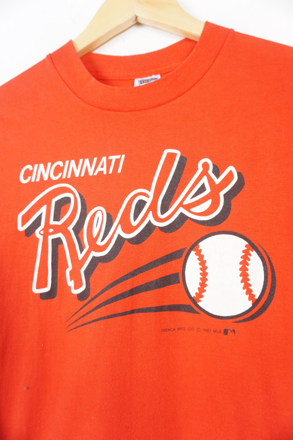 Vintage 1987 Cincinnati Reds MLB graphic print T-shirt good condition- slight signs of cracking on print Size in Label: M -would fit more like a small 