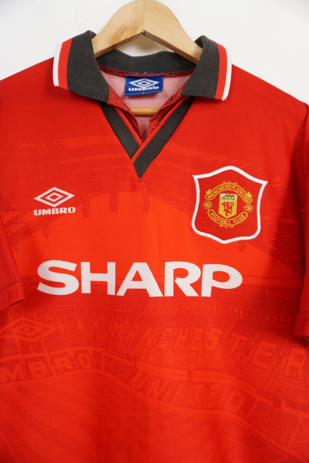 1994-96 Manchester United Cantona home football shirt, by Umbro. Embroidered badge and raised sponsors