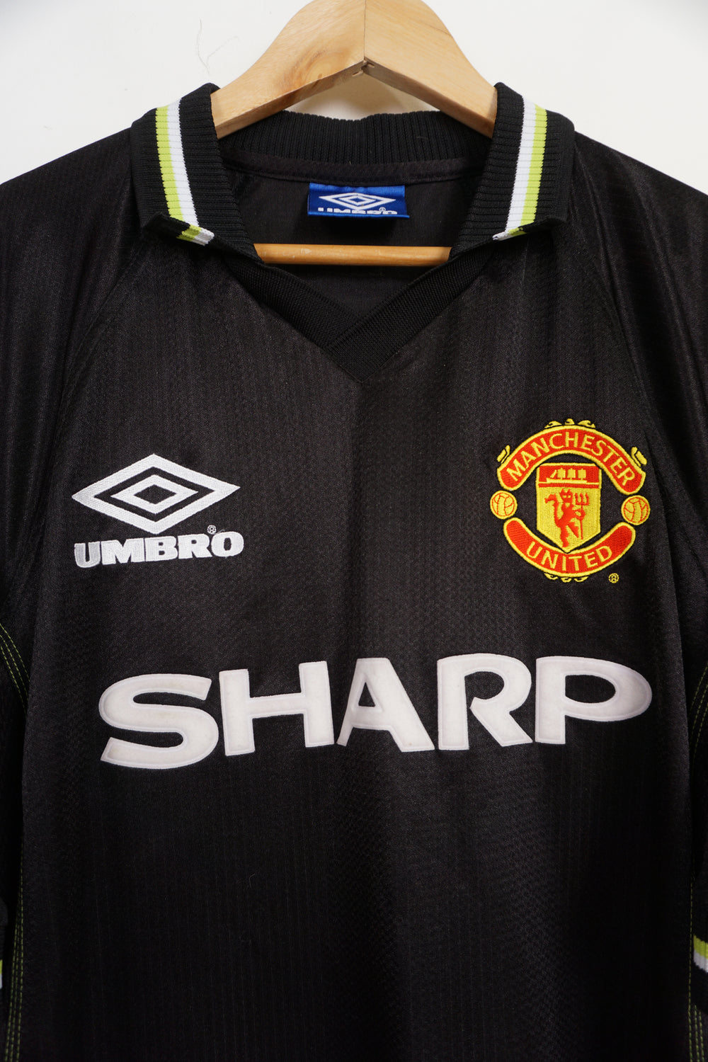 Black Manchester United FC 1996-98 Home shirt