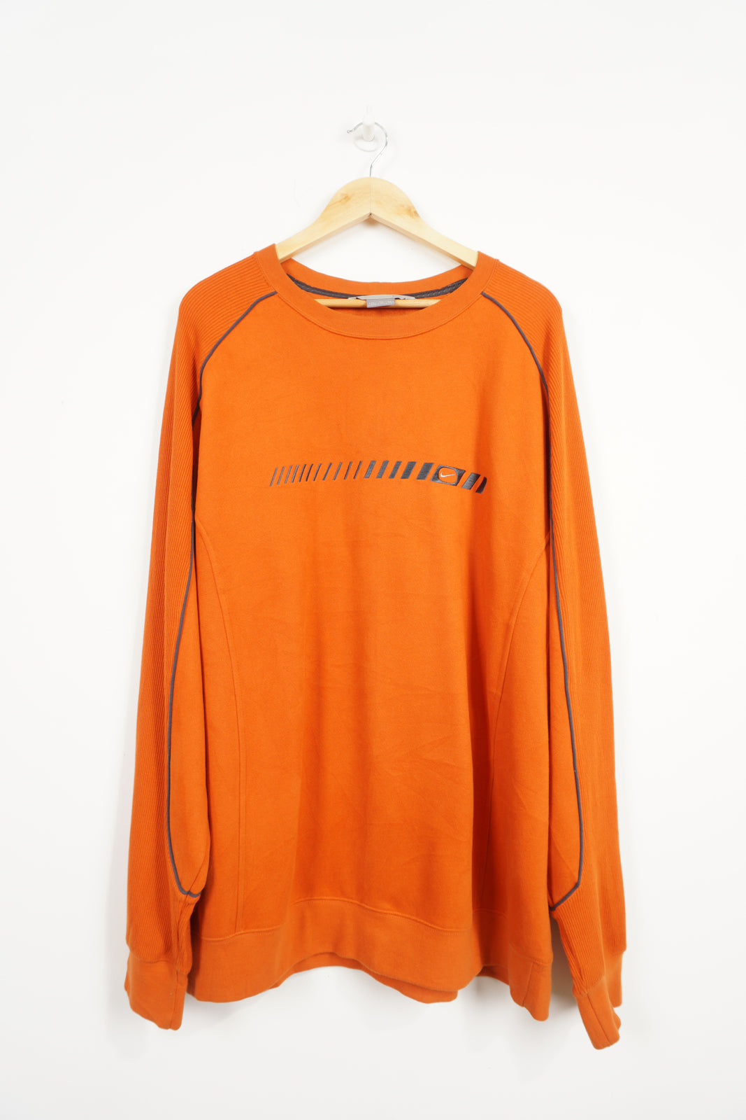 2000s Orange Nike Small logo sweatshirt, with grey detailing Good condition, neck line seems slightly stretched&nbsp; Size in Label: XL