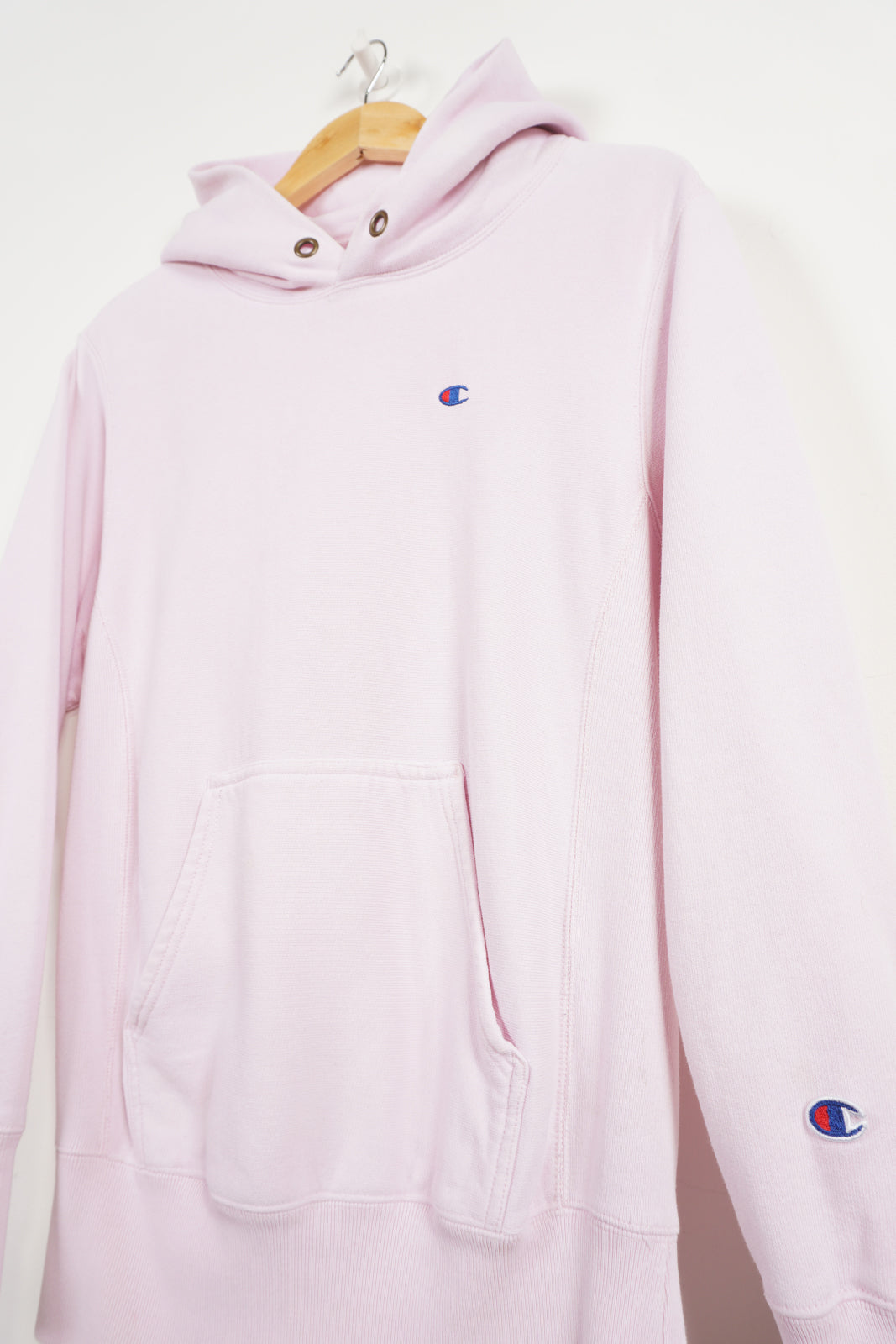 Champion Reverse weave pink small logo&nbsp;hoodie,&nbsp; small logo on chest and sleeve good condition, missing drawstrings Size in Label: S