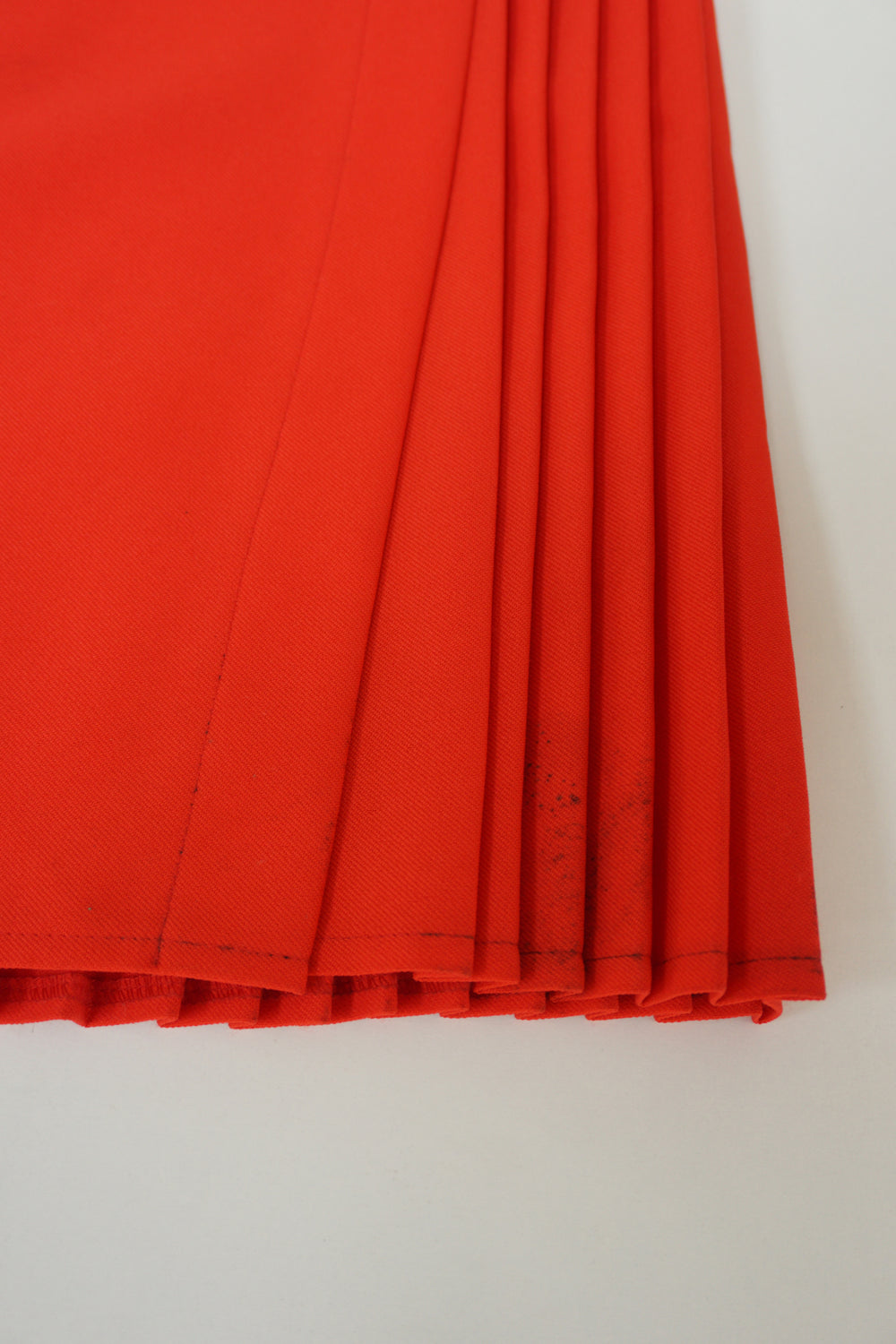 Vintage Carta Sport red pleated tennis skirt with adjustable closure good condition- some faint marks mostly on the front pleats near the hem&nbsp; Size in label: 26 Our Measurements: Waist: 26 inchesLength: 16 inches Please ensure you check all measurements. ** All our items are pre-loved and as a result may show signs of wear due to the age of the product, for any questions about this or any other item please email hello@vintage-folk.com **&nbsp;