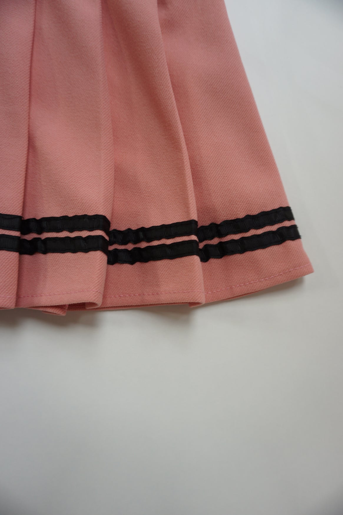 Vintage pink pleated tennis skirt with elasticated waist band good condition Size in label: no size available (looks like XS) Our Measurements: Waist: 26 inchesLength: 14.5 inches Please ensure you check all measurements. ** All our items are pre-loved and as a result may show signs of wear due to the age of the product, for any questions about this or any other item please email hello@vintage-folk.com **