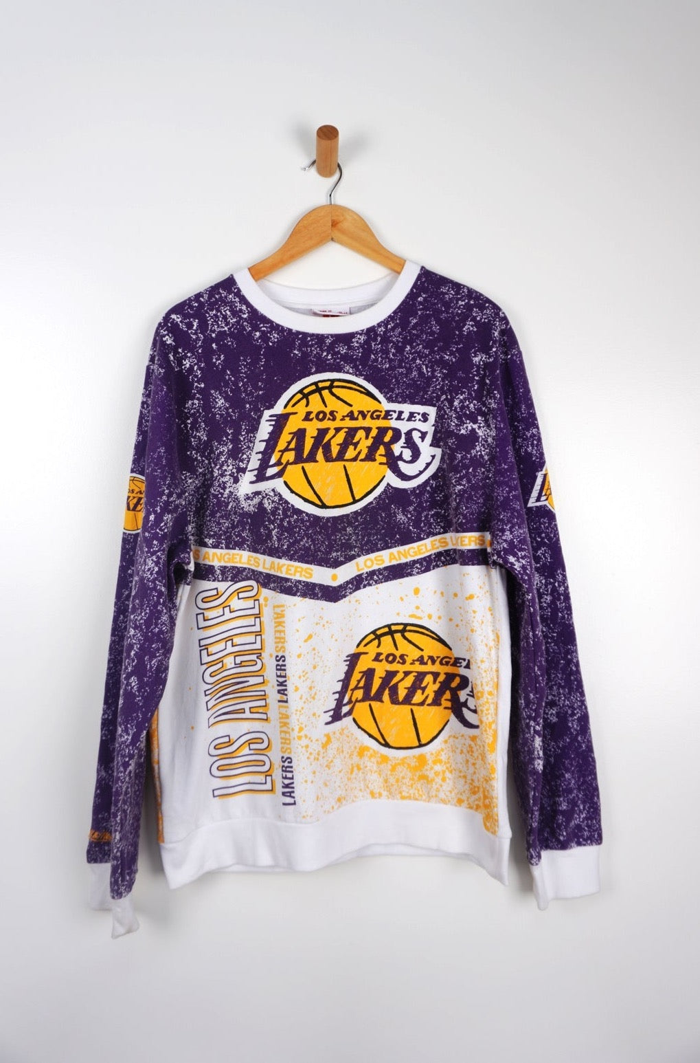 Vintage NBA Los Angeles Lakers White and Purple Graphic Sweatshirt