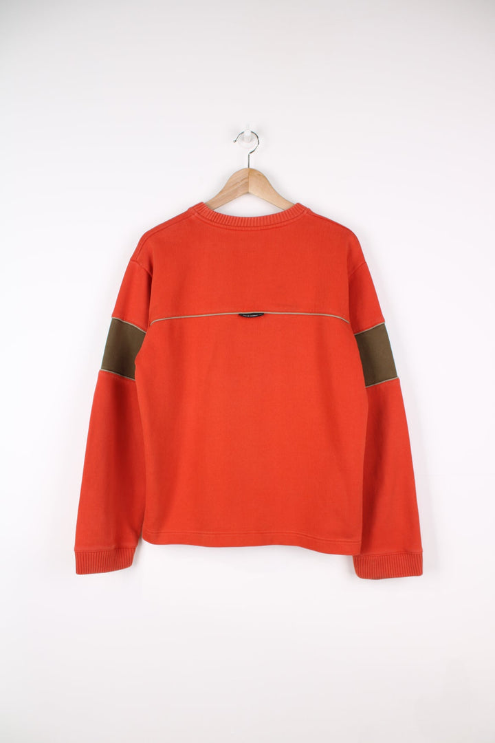 Vintage 00's orange nike sweatshirt. Features embroidered logo on the chest and brown panel details.